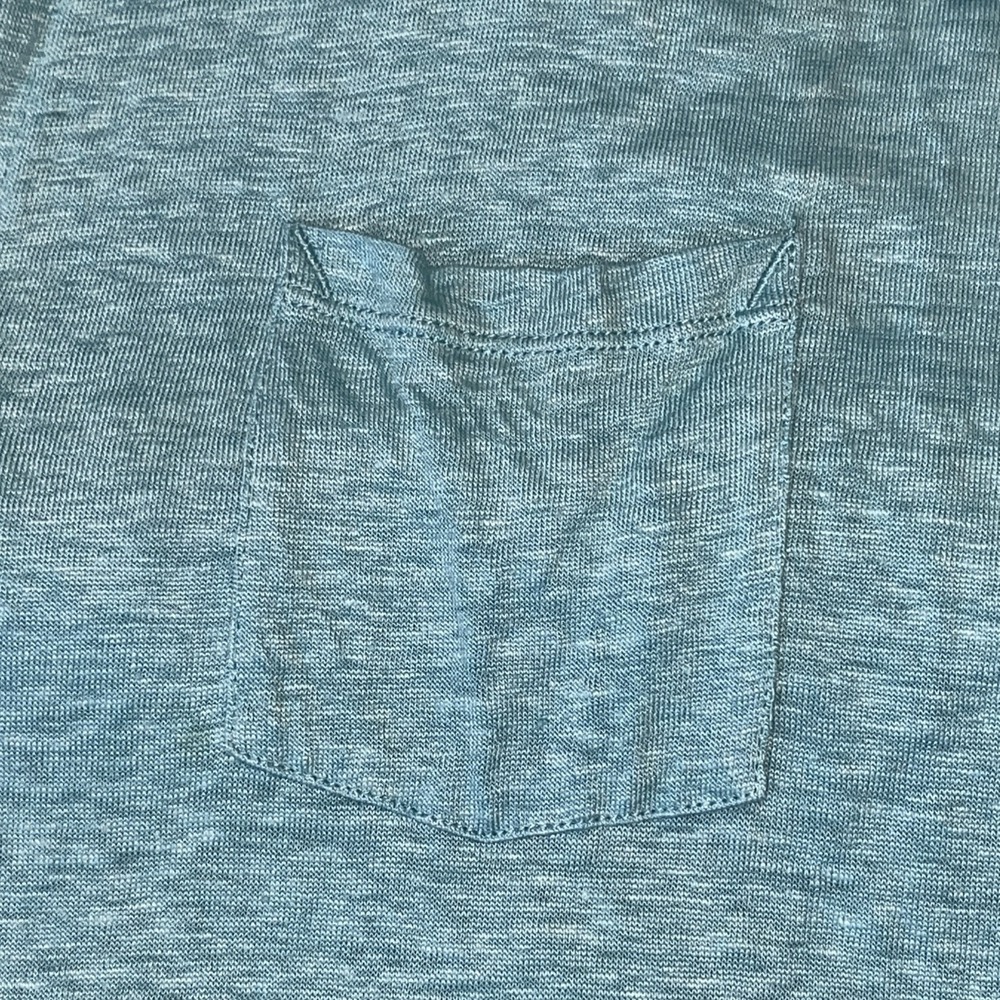Lilly Pulitzer Large Blue 100% Linen V-Neck Pocket Tee Shirt Short Sleeve Top - Picture 3 of 7